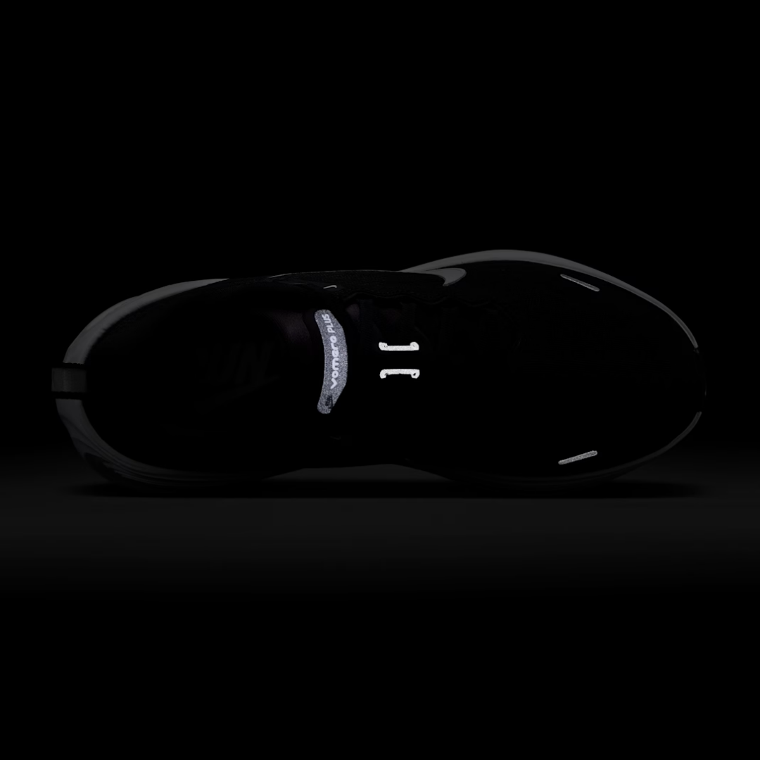 Vomero Plus Black White