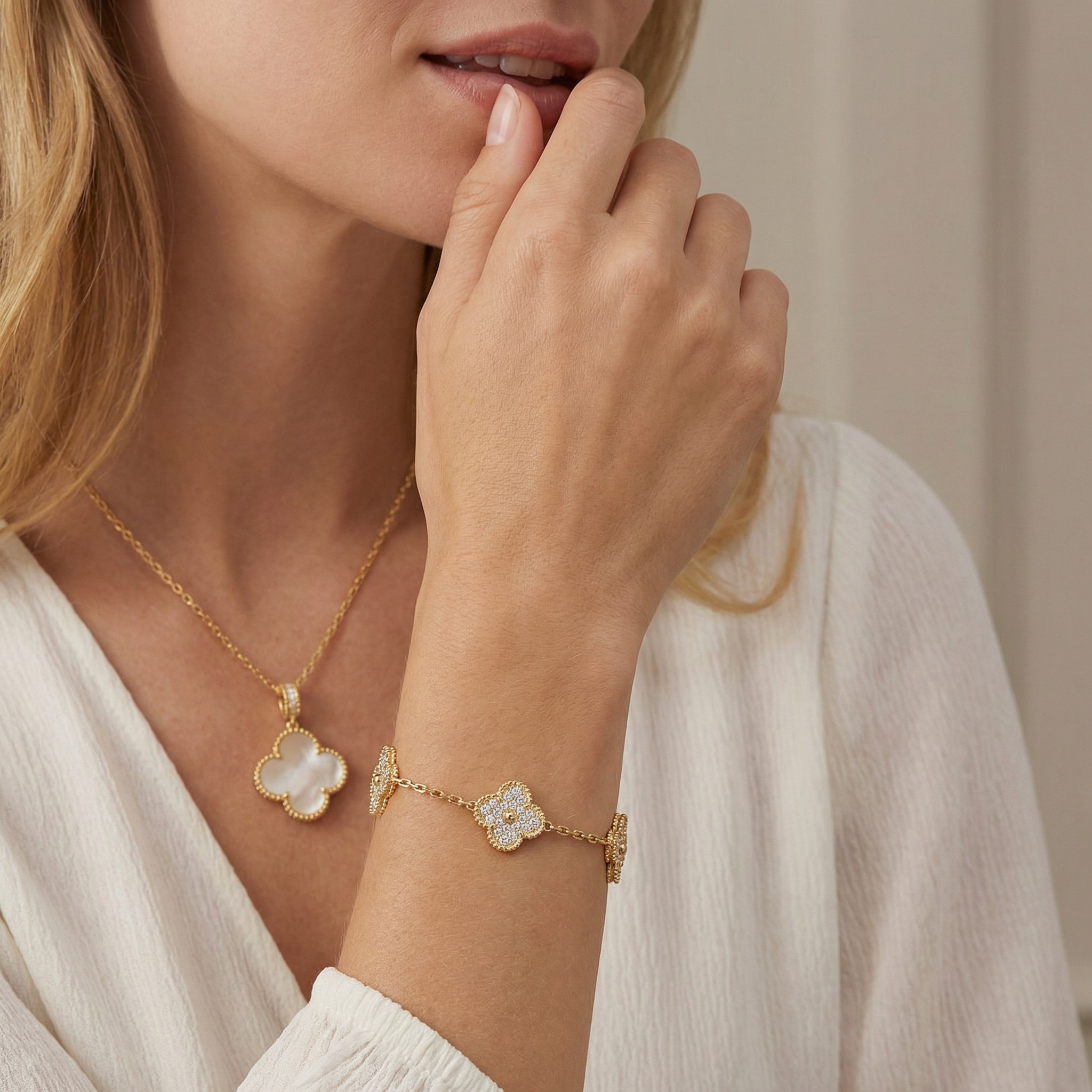 Aura Mother of Pearl Clover Necklace - foto 2