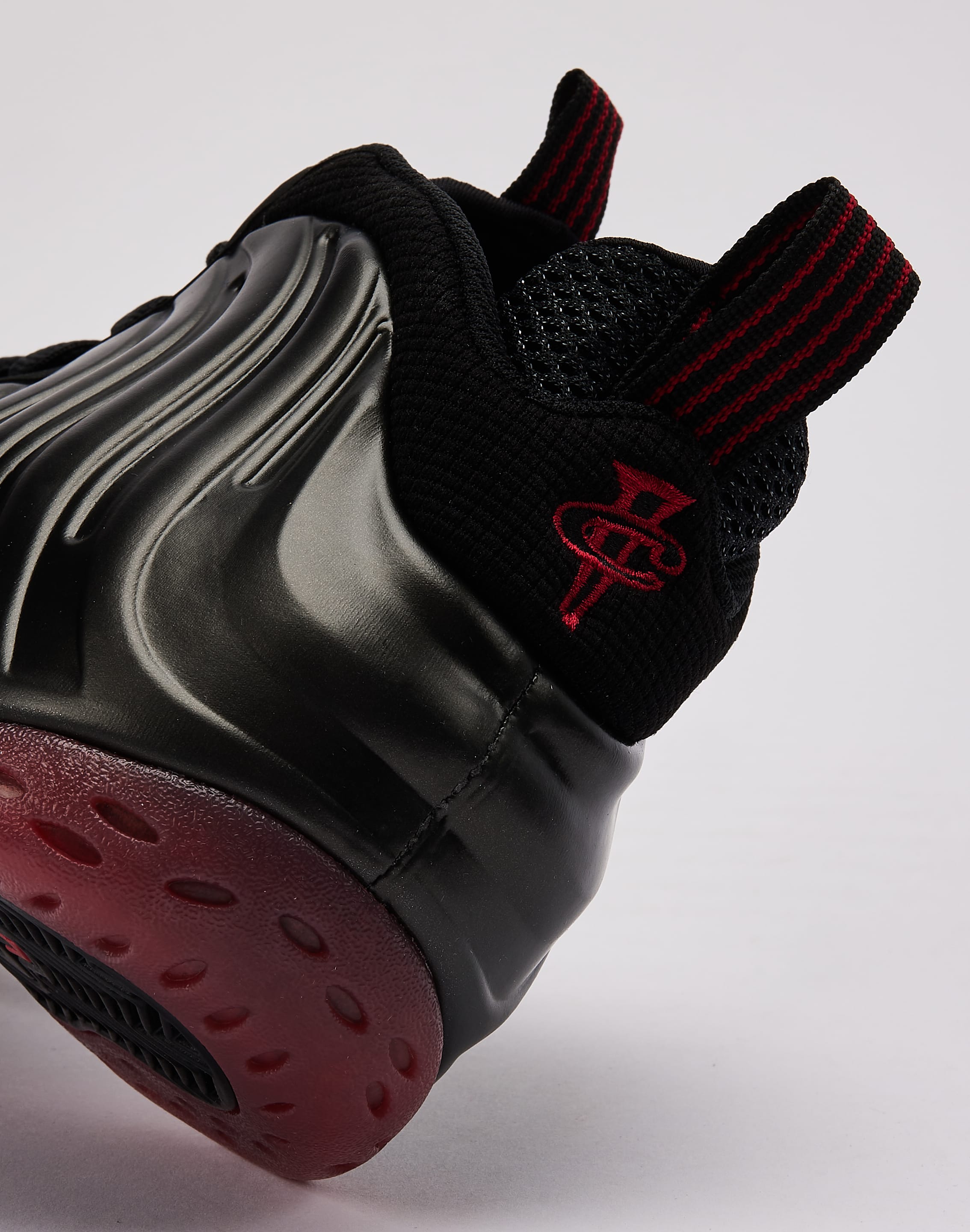 Nike Air Foamposite One 'Black and Varsity Red'