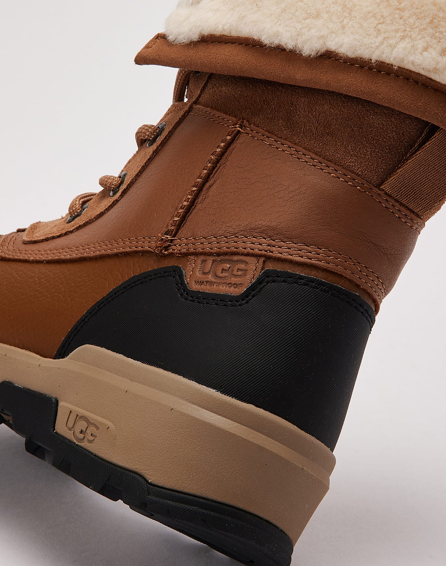 UGG Adirondack Boot XXV Grade-School