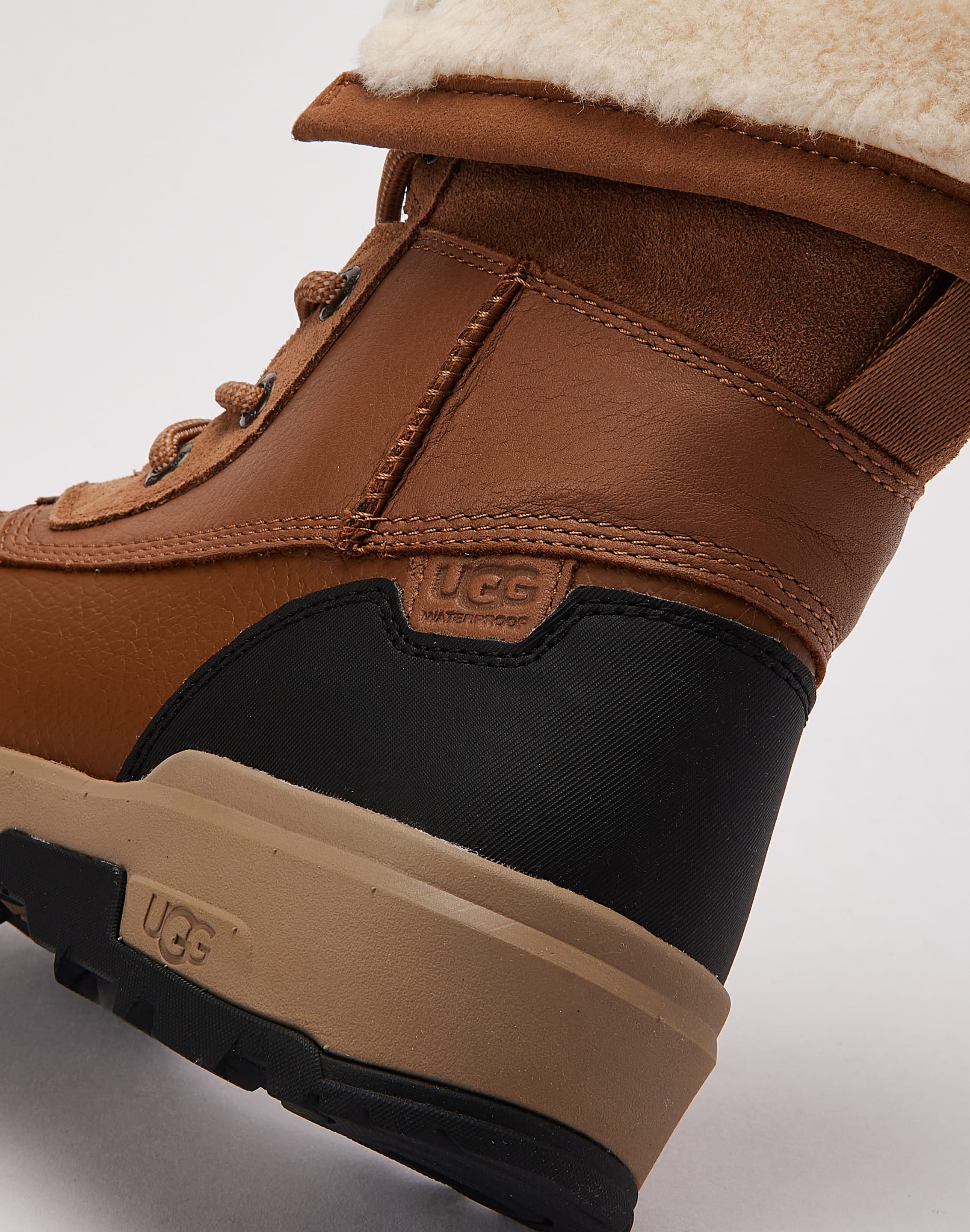 UGG Adirondack Boot XXV Grade-School