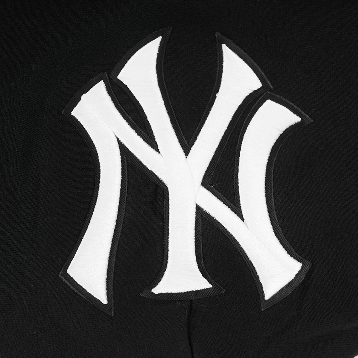 Pro Standard Yankees Pullover Hoodie - Men's - Black