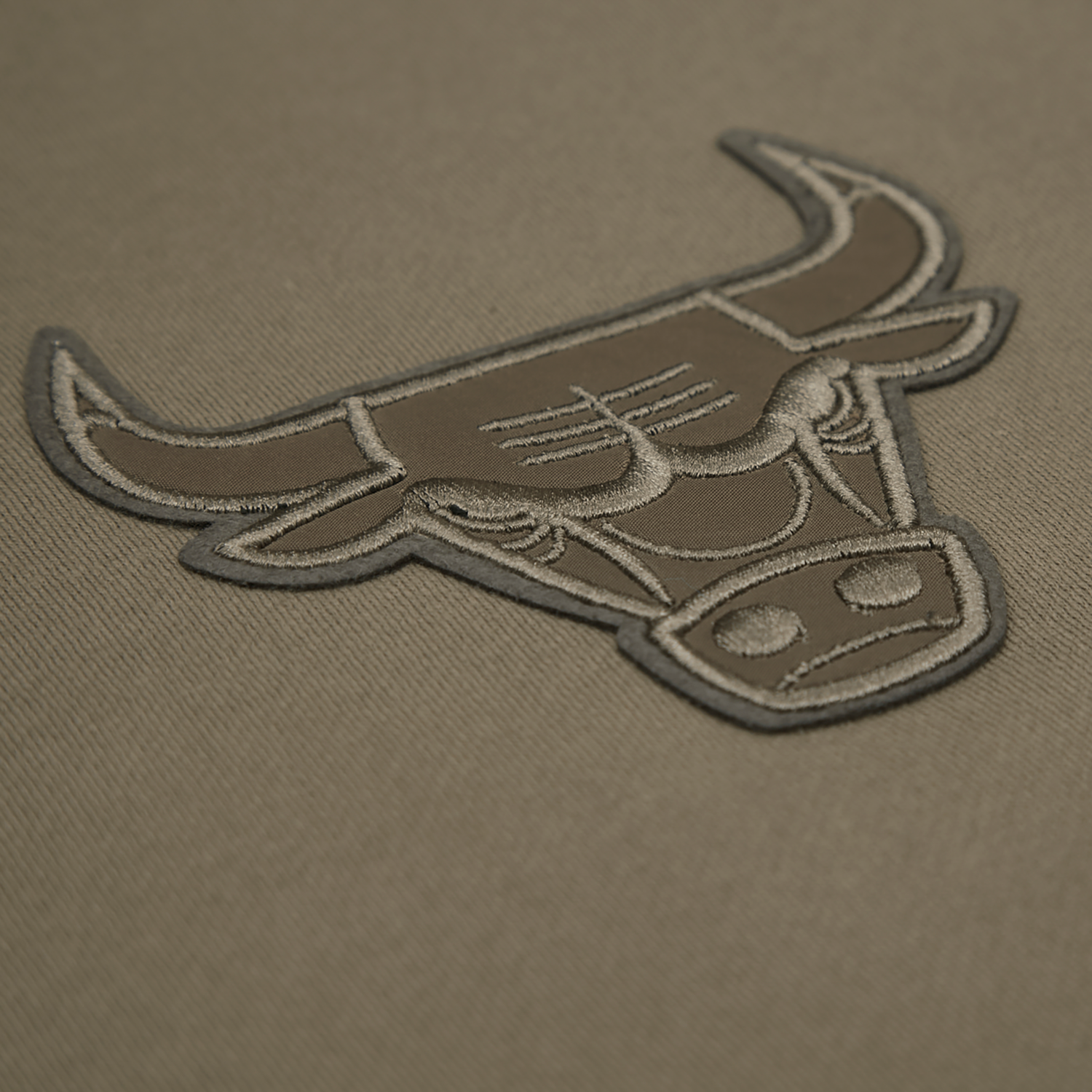 Pro Standard Bulls Logo Hoodie - Men's - Dark Taupe