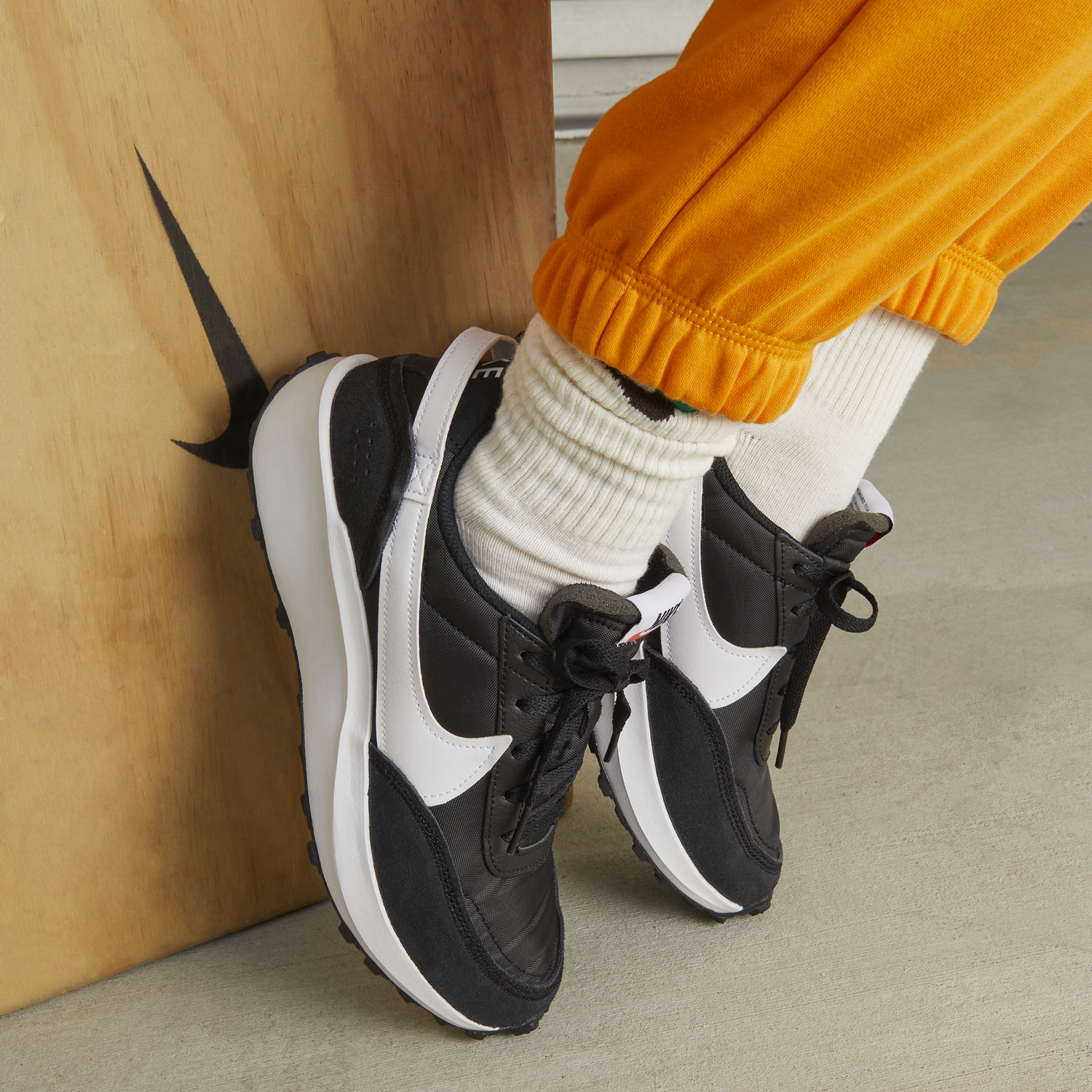 Nike Waffle Debut - Women's - Black/Orange/White