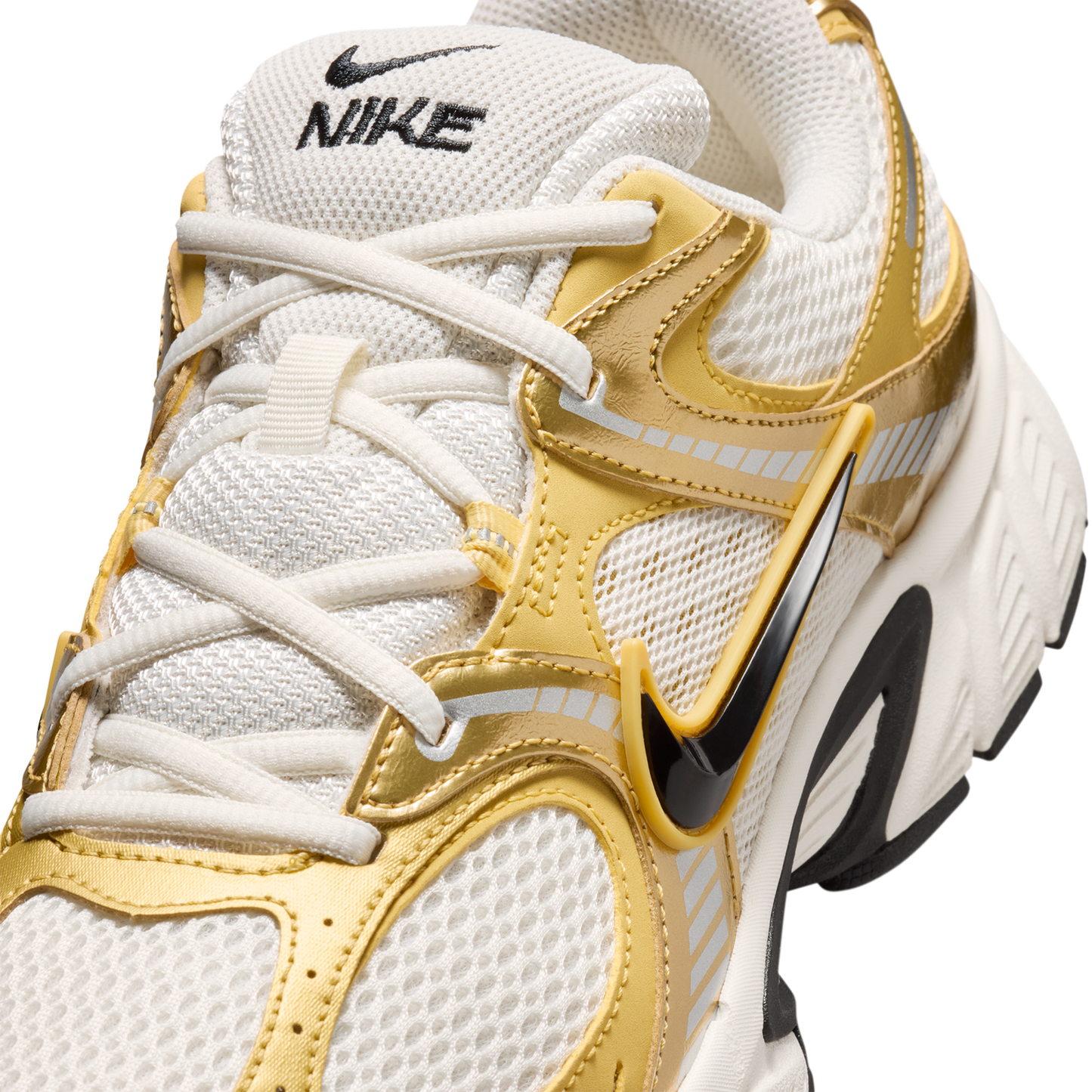 Nike V5 RNR - Men's - Sail/Black/Buff Gold