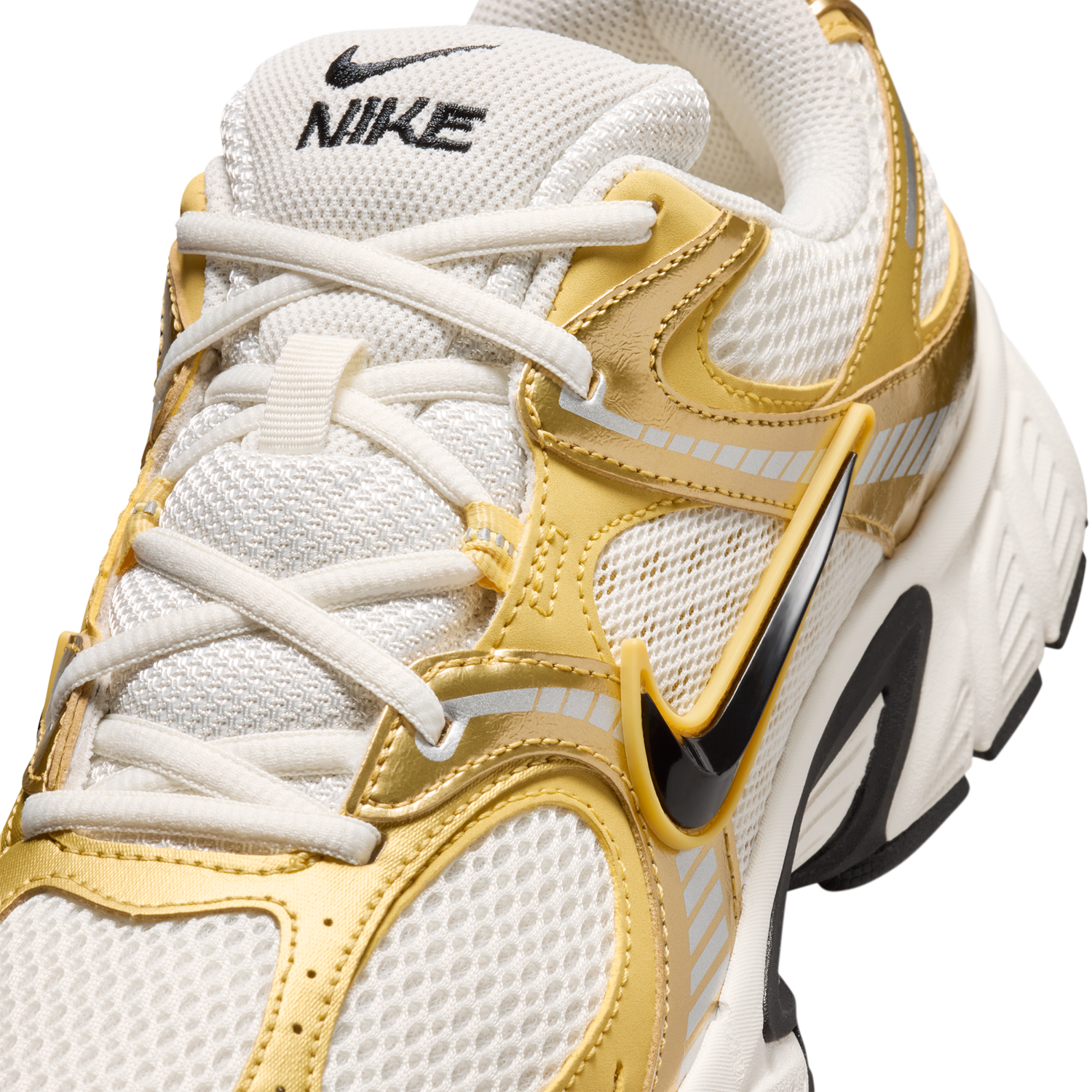 Nike V5 RNR - Men's - Sail/Black/Buff Gold