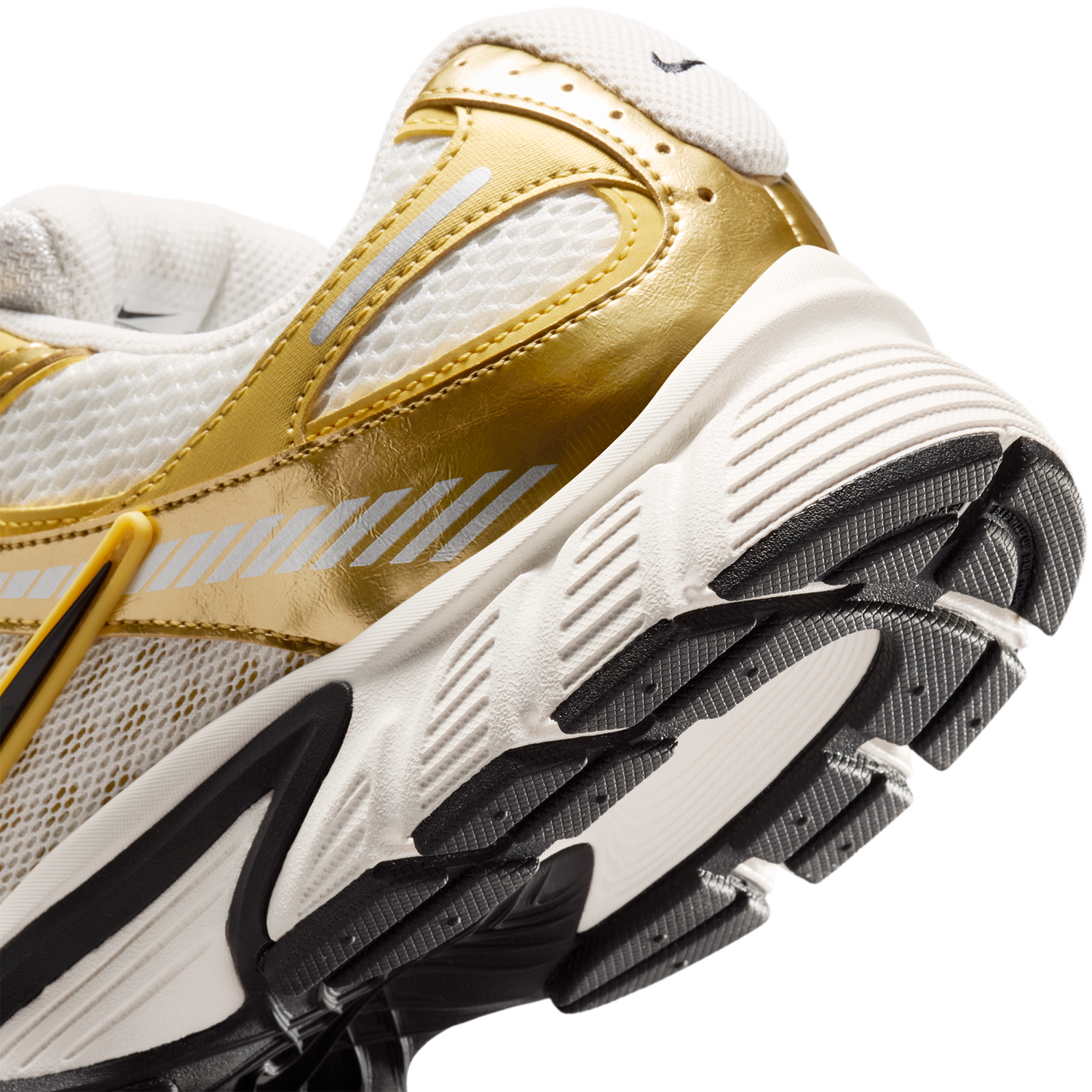 Nike V5 RNR - Men's - Sail/Black/Buff Gold