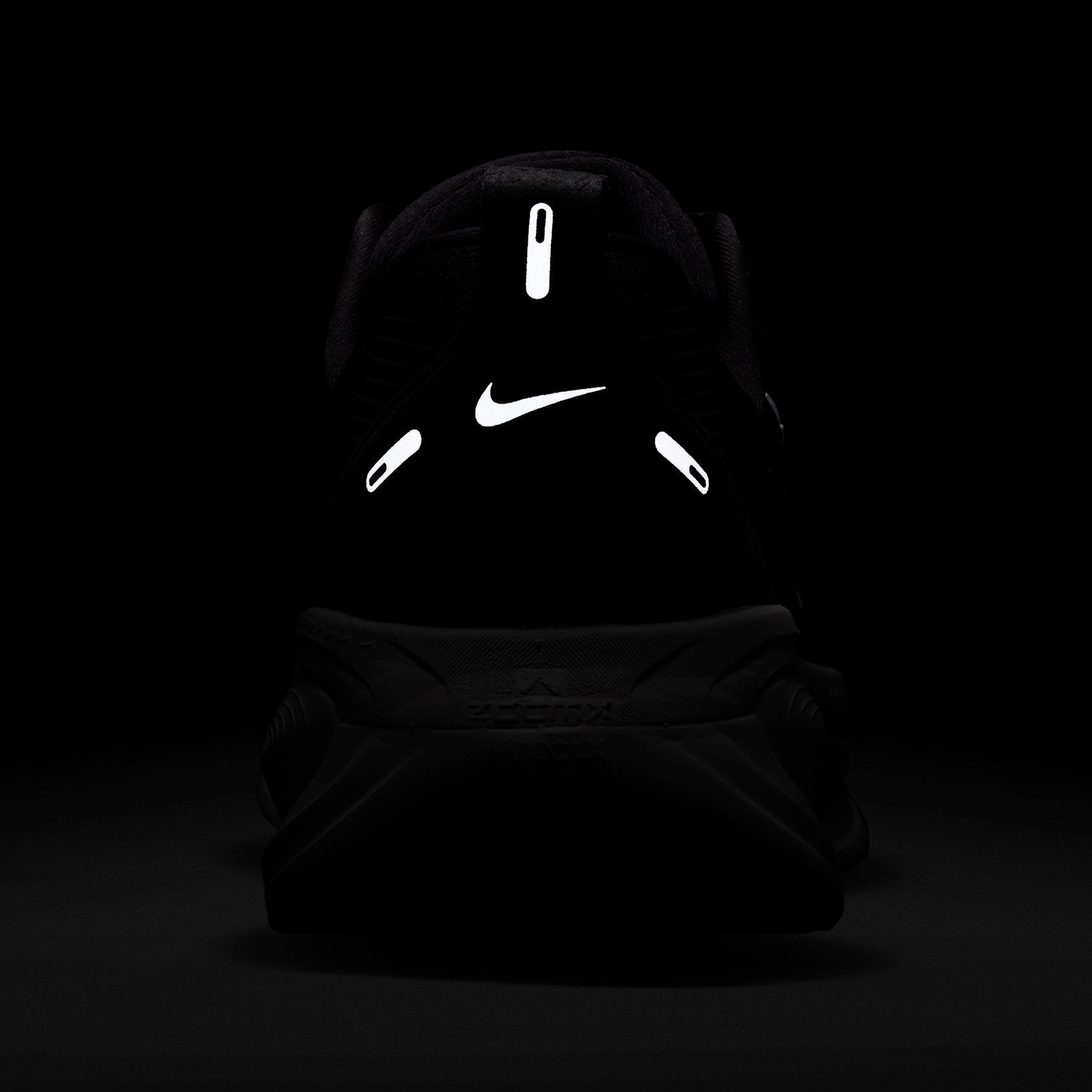 Nike Vomero 18 - Men's - Black/Summit White