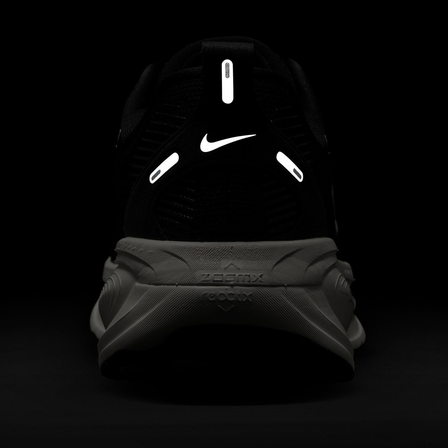 Nike Vomero 18 - Women's - Summit/Black