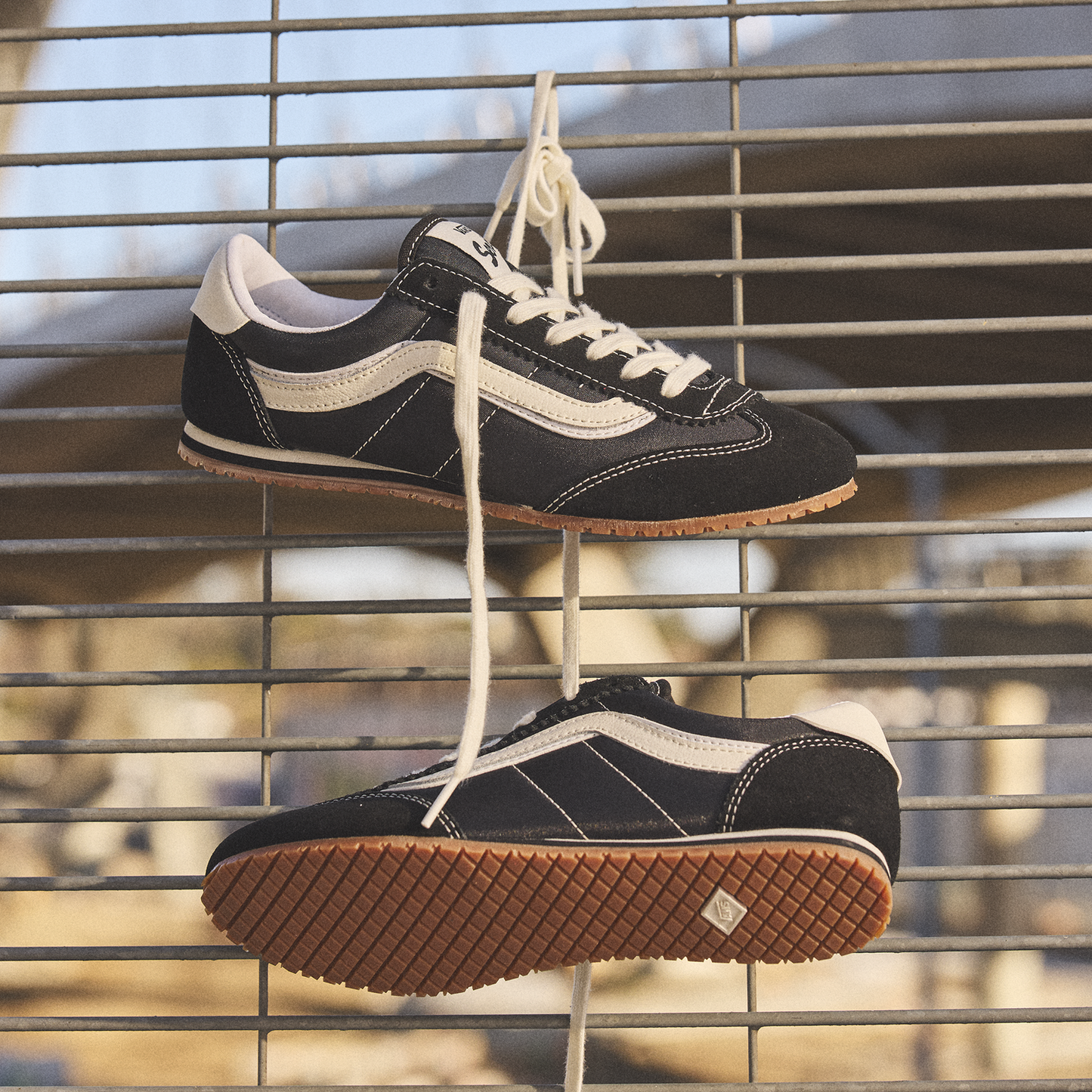 Vans Super Lowpro - Women's - Black/White