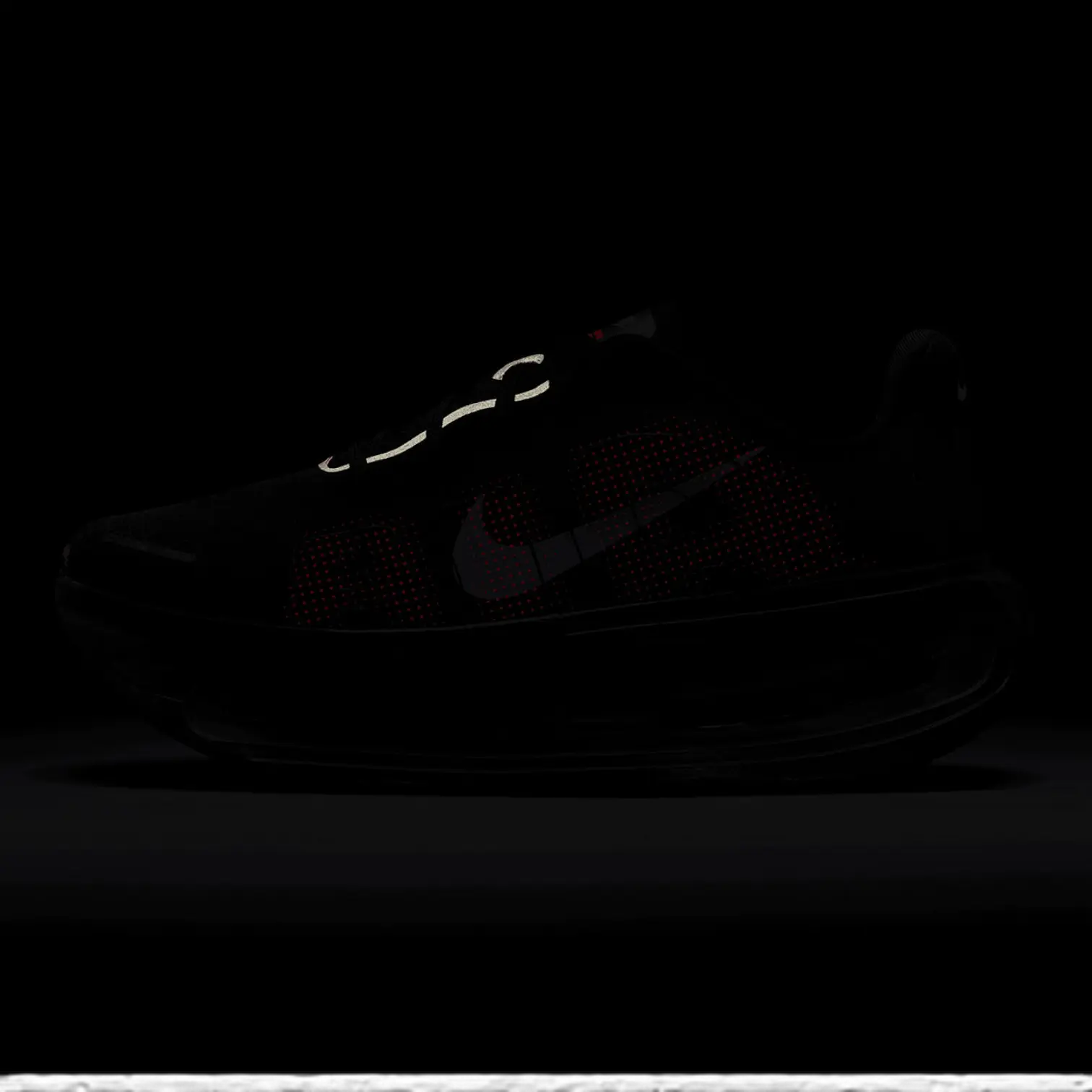 Nike Vomero Premium Black Sapphire Hot Lava