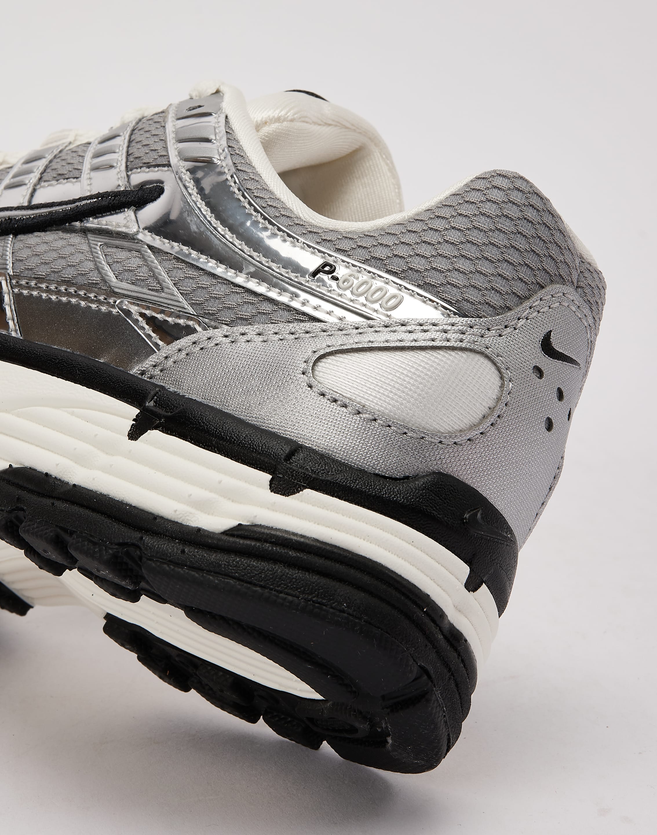 Nike P-6000 Grade-School