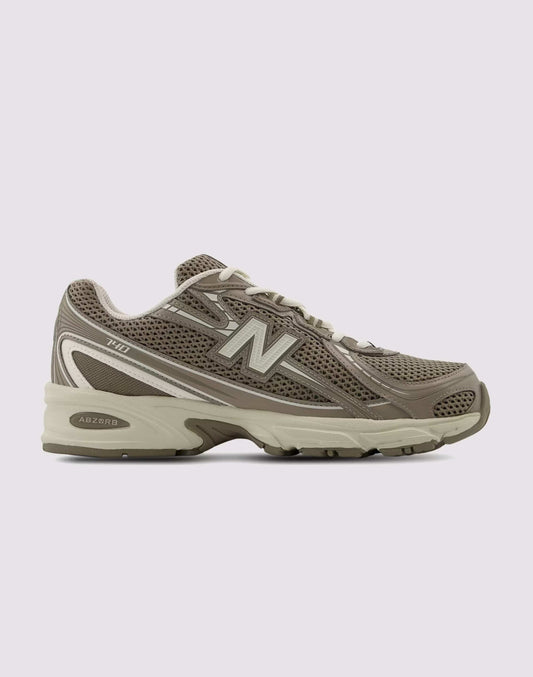New Balance 740