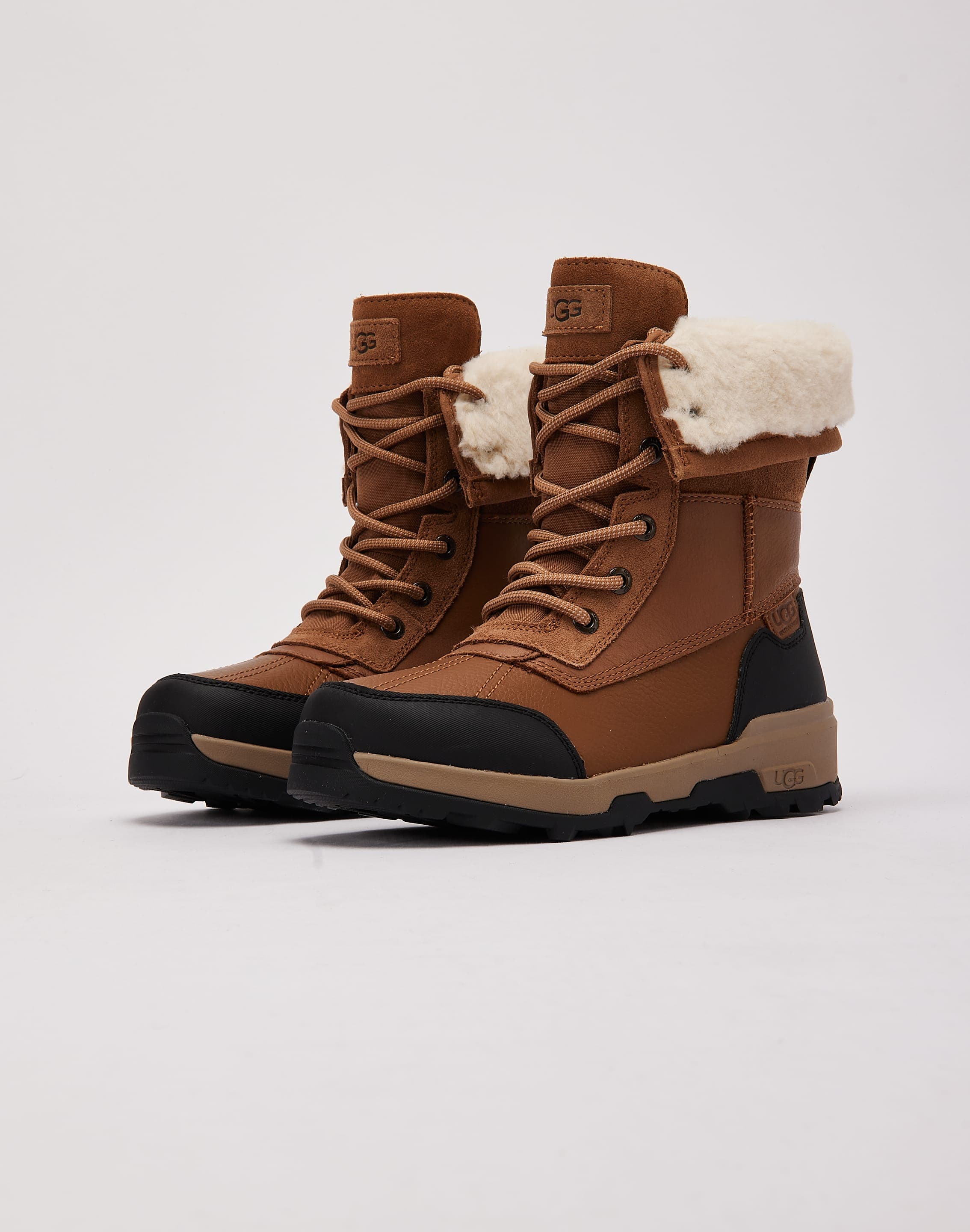 UGG Adirondack Boot XXV Grade-School